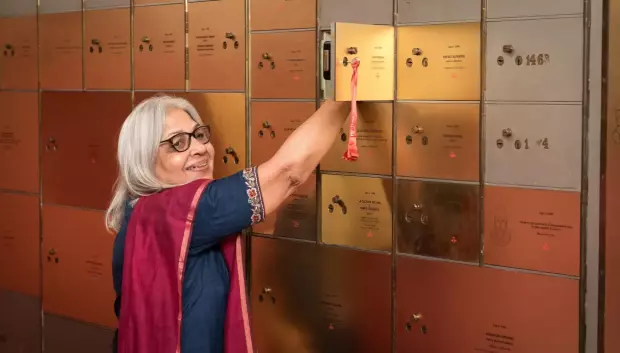 Vibha Maurya durante el registro de su legado en la Caja de Letras del Instituto Cervantes