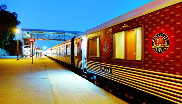 El tren parado en una estación