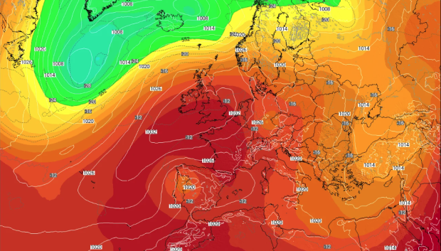Mapa del modelo europeo ECMWF con la formación de una pequeña dana sobre la península de cara al sábado 23 de mayo de 2026.