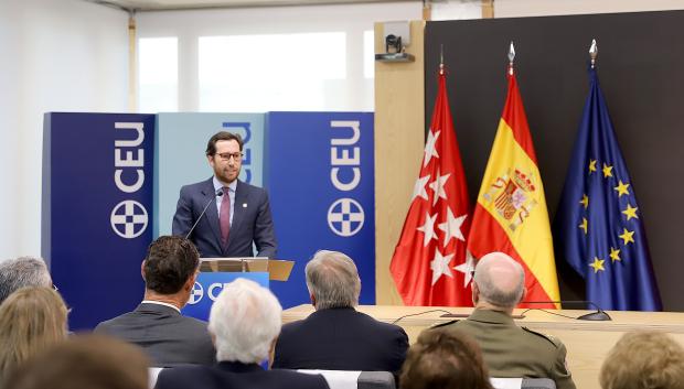 El decano de la Diputación de la Grandeza, durante la presentación del libro