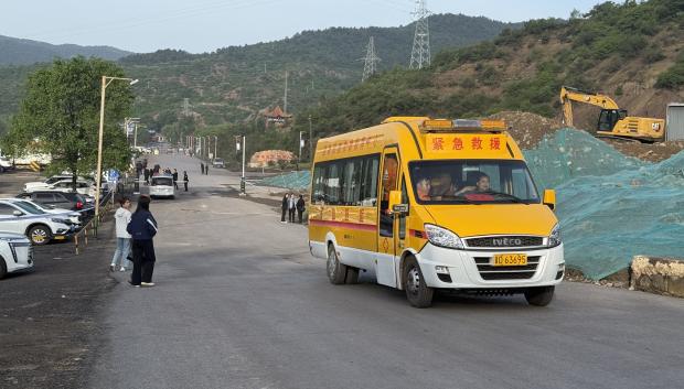 Equipo de emergencias llegado a la mina Liushenyu de China, donde han fallecido al menos 82 trabajadores