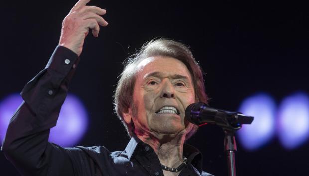 El cantante Raphael durante el primer concierto