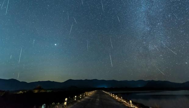Imagen de archivo de una lluvia de meteoros