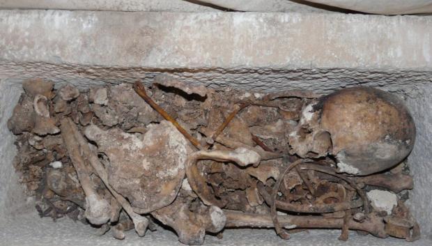 Restos de Sobirana d’Olzet, primera abadesa del Monasterio.