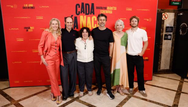 Belen Rueda, Hugo Silva, Susi Sanchez, Diego Anido, Arantxa Echevarria, Jaime Olias en el fotocol de la película Cada Dia Nace un Listo en Madrid