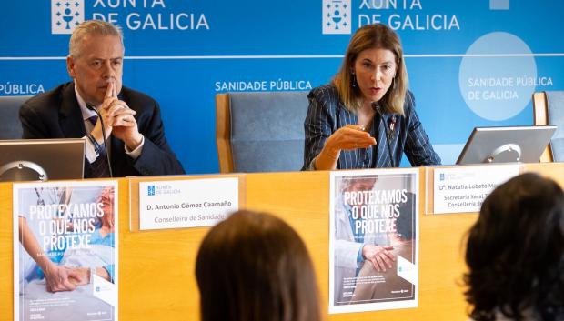 El conselleiro de Sanidade, Antonio Gómez Caamaño,  y la secretaria xeral técnica, Natalia Prieto, presentan la campaña para medios sobre el uso responsable de los servicios sanitarios

XUNTA DE GALICIA / Europa Press
02/6/2026