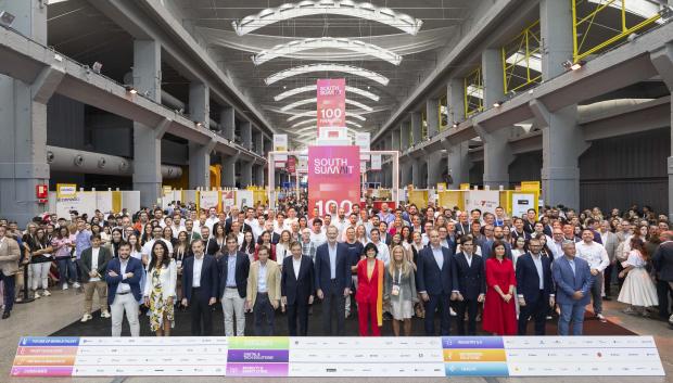 Foto de familia de Felipe VI en el South Summit Madrid 2026