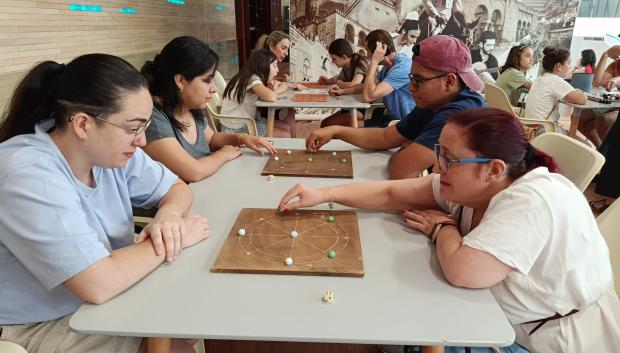 Unos amigos en la actividad de Kalendas