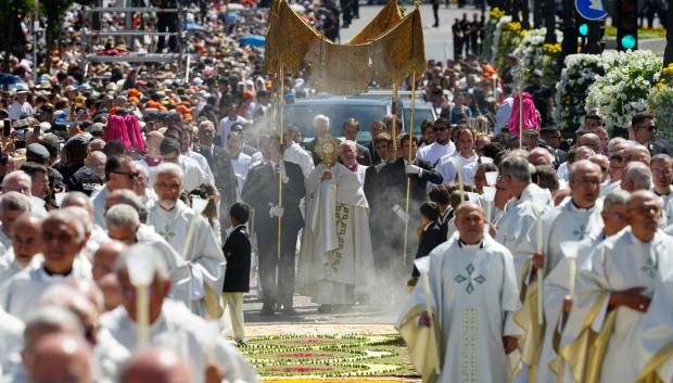 MADRID, 07/06/2026.- El papa León XIV durante la procesión del Corpus Christi