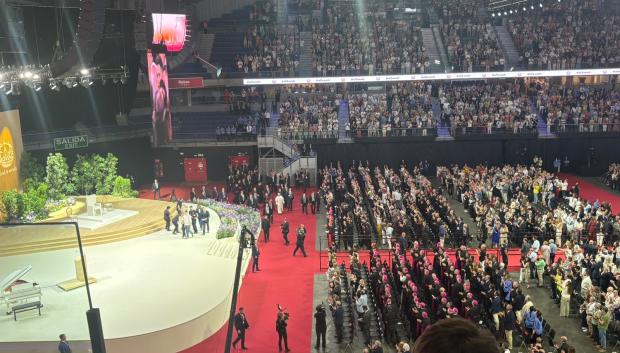 Entra León XIV en el Movistar Arena