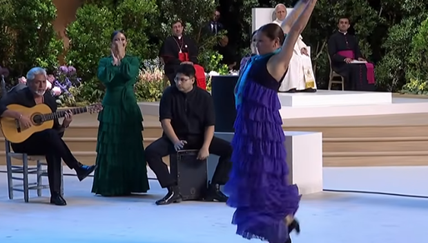 Sara Baras, bailando delante del Papa