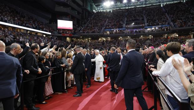El Papa este domingo en el acto "Tejer redes" en el Movistar Arena
