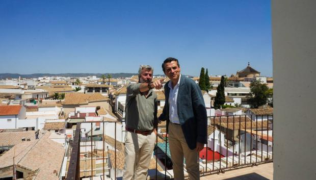Miguel Ángel Torrico y José María Bellido, en el alminar del convento de Santa Clara