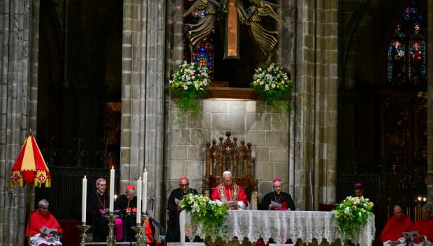 El Papa León XIV en la Catedral de Barcelona, durante el rezo de la Hora Media