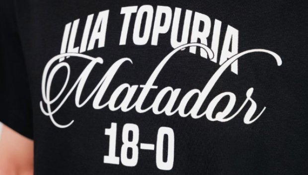 La camiseta que luce el equipo de Topuria antes de su pelea frente a Justin Gaethje