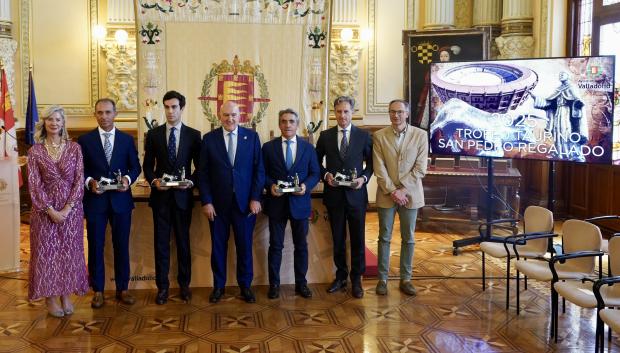 El alcalde de Valladolid, Jesús Julio Carnero, preside la entrega de los Premios Taurinos San Pedro Regalado 2025