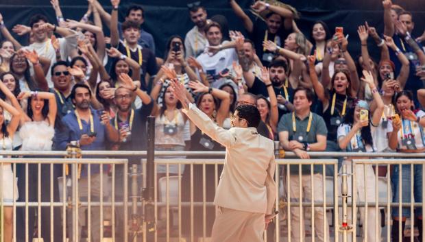 El cantante Bad Bunny actúa durante su último concierto en el Riyadh Air Metropolitano