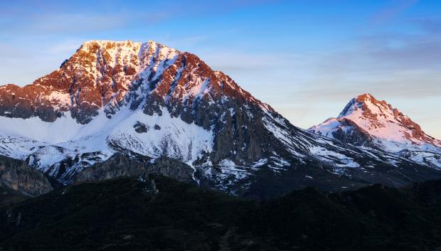 Macizo nevado de Peña Ubiña, desde la provincia de León