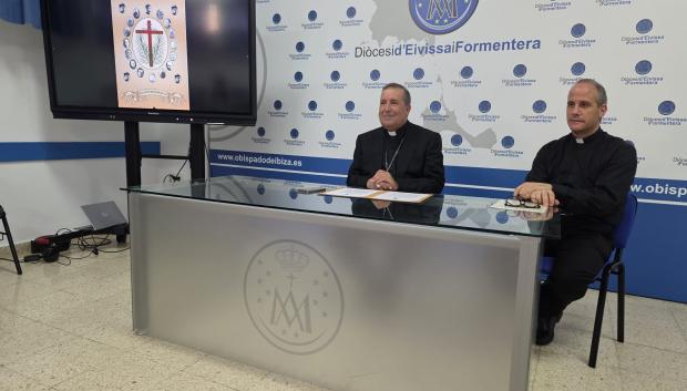 El Obispo de Ibiza, durante la rueda de prensa
