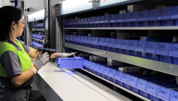 Trabajadora en de la zona de baja rotación
