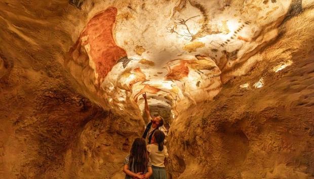 Réplica íntegra de la cueva de Lascaux