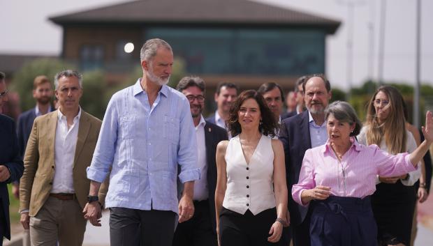 El Rey Felipe VI y la presidenta de la Comunidad de Madrid, Isabel Díaz Ayuso