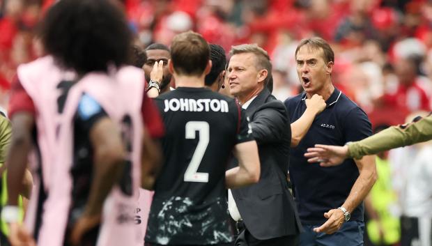 VANCOUVER, BRITISH COLUMBIA - JUNE 18: Jesse Marsch, Head Coach of Canada, and Julen Lopetegui, Head Coach of Qatar, intervene as players argue after Ismael Kone #8 of Canada is fouled by Assim Madibo #23 of Qatar during the FIFA World Cup 2026 Group B match between Canada and Qatar at BC Place Vancouver on June 18, 2026 in Vancouver, British Columbia.   Alex Grimm/Getty Images/AFP (Photo by ALEX GRIMM / GETTY IMAGES NORTH AMERICA / Getty Images via AFP)