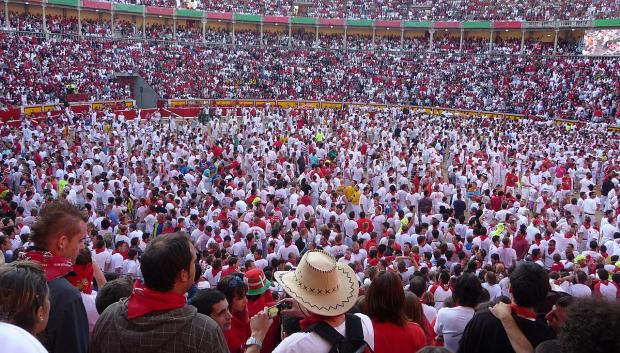 Las aglomeraciones son ya algo común en los sanfermines de Pamplona. El Ayuntamiento intenta gestionarlo con varias medidas.