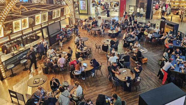 Cafetería en el aeropuerto de Málaga