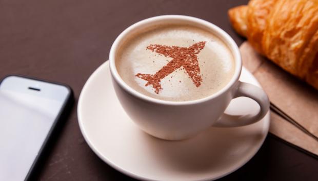 El precio del café en los aeropuertos soporta un peaje logístico y financiero