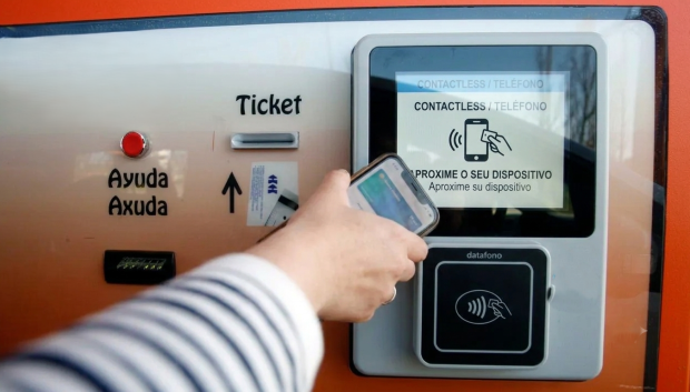 Pagar con el teléfono móvil, un gesto cada vez más habitual
