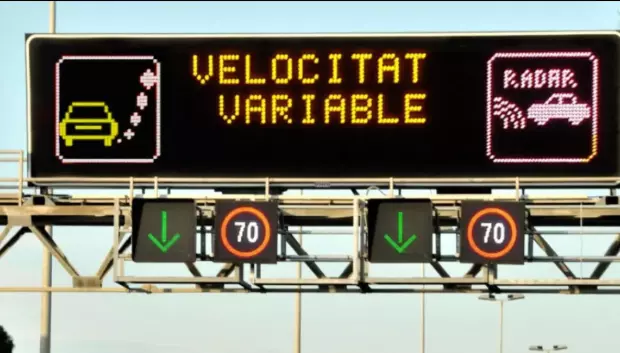 En algunas carreteras como la AP-7 los límites de velocidad son dinámicos