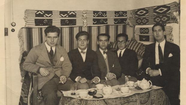 De izquierda a derecha, Louis Eaton-Daniel, Juan Centeno, Federico García Lorca, Emilio Prados y José (Pepín) Bello