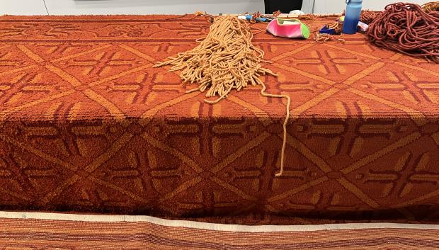 Una de las alfombras restauradas