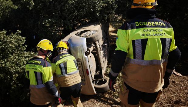 El accidente obligó a movilizar a los Bomberos de la Diputación, la Guardia Civil de Tráfico y los servicios sanitarios de Sacyl