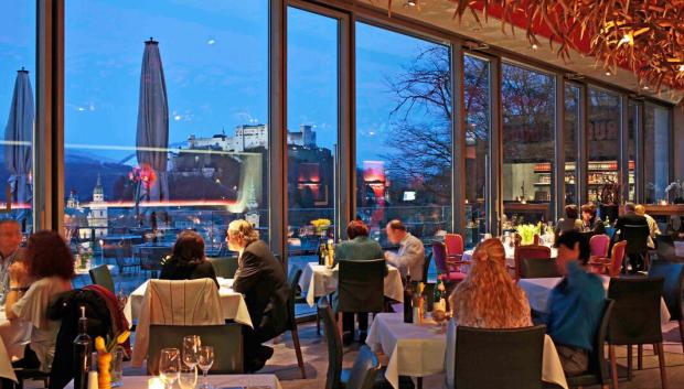 Restaurante m32 con vistas a la fortaleza de Salzburgo