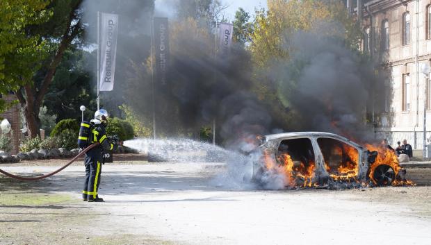 Así quedó el coche incendiado por Renault y la batería no ardió