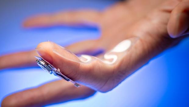 Este dispositivo portátil monitoriza la levodopa, el fármaco de referencia para la enfermedad de Parkinson