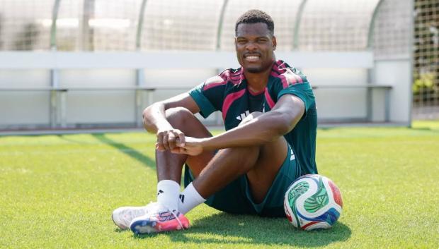 Dumfries, en su primer entrenamiento con el Real Madrid
