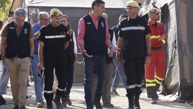 Pedro Sánchez durante su visita en el PMA en Navalcarnero