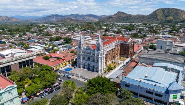 Vista aérea de la catedral de la ciudad de Santa Ana