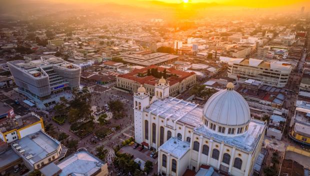 Centro histórico de San Salvador con su Catedral Metropolitana