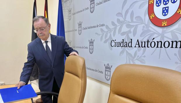 CEUTA, 29/07/2026.- El presidente de Ceuta, Juan Jesús Vivas (imagen), ha instado este miércoles a su partido y al PSOE a que se pongan de acuerdo para legalizar las denominadas devoluciones en caliente, al entender que se trata de un asunto de Estado que requiere de ese apoyo. EFE/Reduan