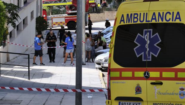 Varios testigos avisaron al teléfono 112 sobre las 5:40 horas de un incendio en un piso de un edificio de cuatro plantas,