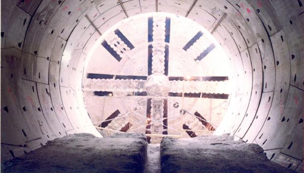 Tuneladora La Adelantada en el pozo de extracción