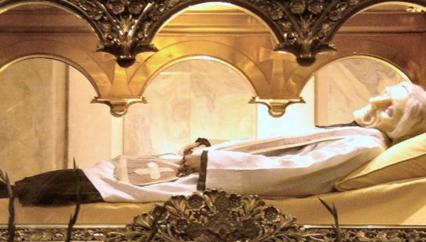 El cuerpo incorrupto del Santo Cura de Ars