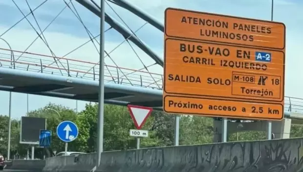 Entender cómo funciona el carril con estos carteles no es sencillo