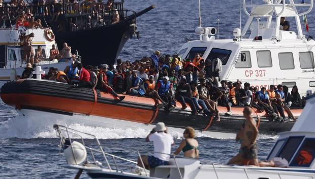 Llegada de migrantes a la isla italiana de Lampedusa