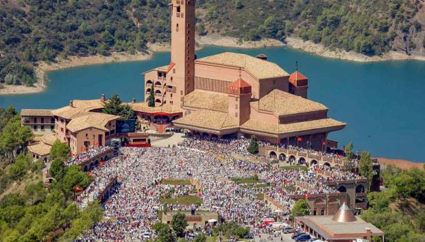 El santuario de Torreciudad, que cada año congrega a millones de peregrinos