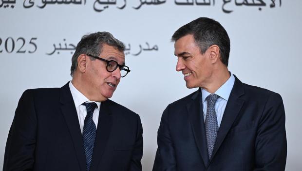 El presidente del Gobierno, Pedro Sánchez, con el primer ministro de Marruecos, Aziz Akhannouch, en la XIII Reunión de Alto Nivel España-Marruecos. Foto: Moncloa